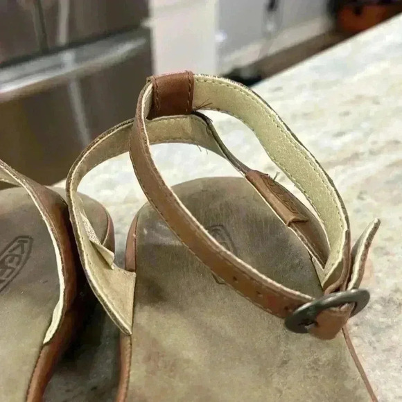 KEEN Tan/Brown Adjustable Stap Outdoor/Comfort Emerald City Sandal II. Size 9 - Picture 11 of 12